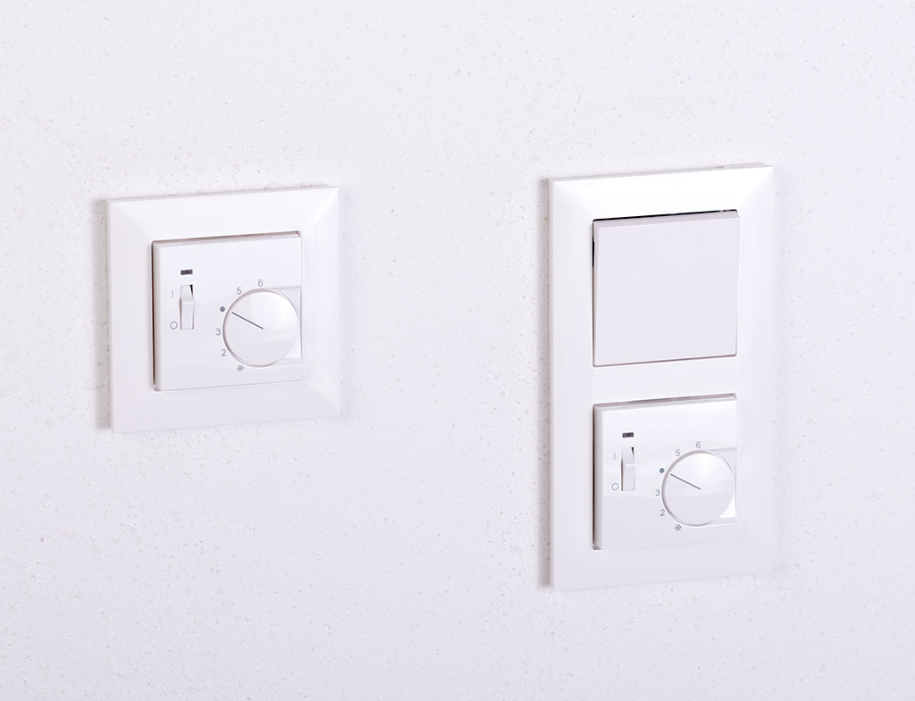 Bild von RTR-5513 Raumtemperaturregler im Schalterprogramm legrand SEANO - ultraweiß (glänzend)